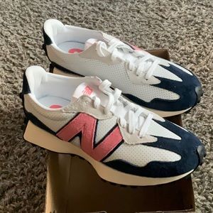 New Balance 327 NIB Men's Size 9